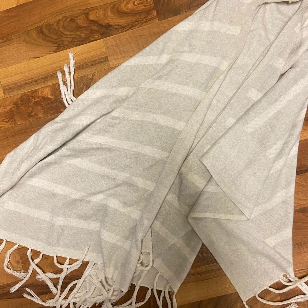 Limited release Cabi wrap, grey and cream